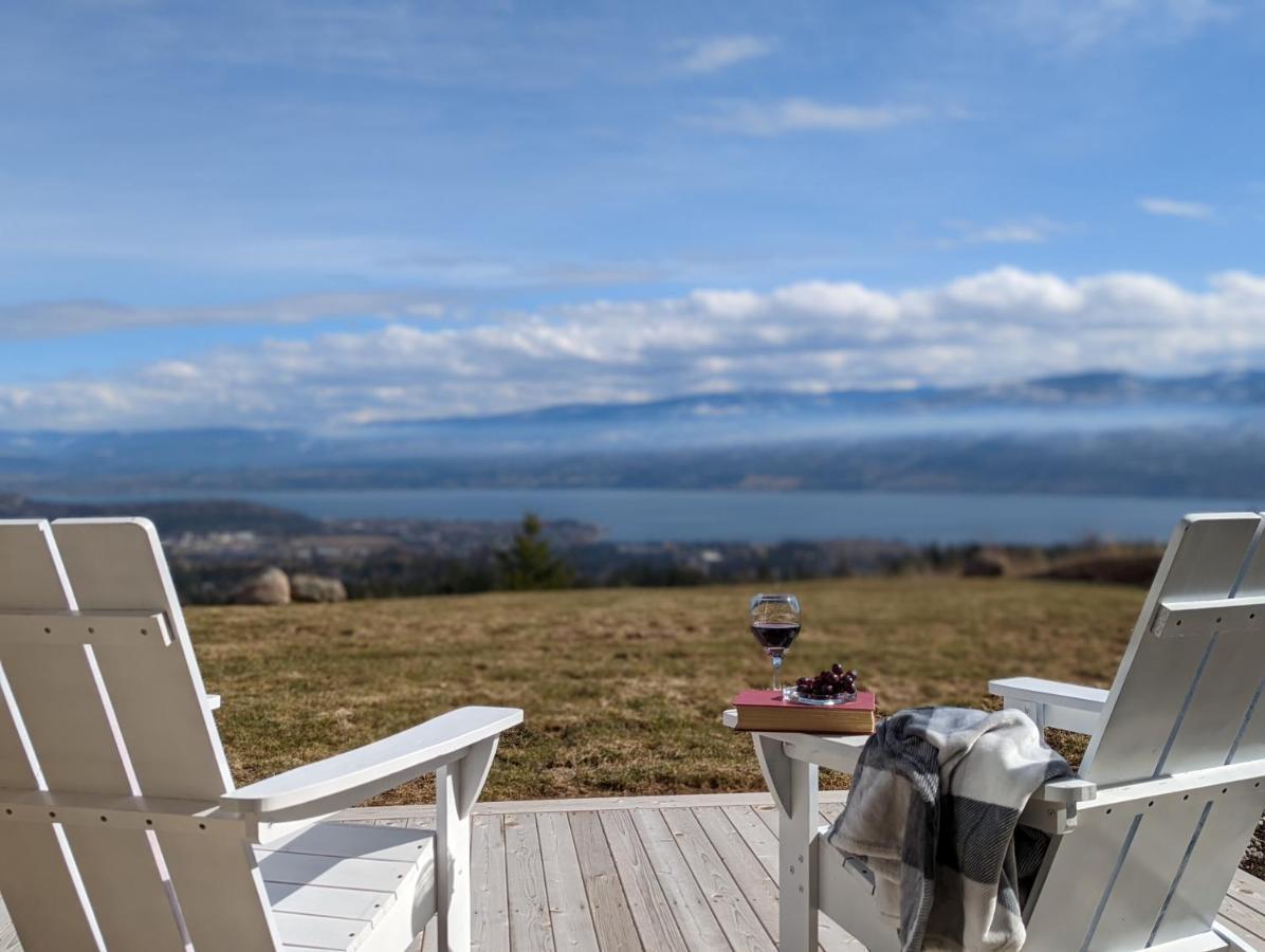 Autumn Lane B&B, Farmhouse Elegance & Stunning Lakeviews Вест-Келовна Екстер'єр фото