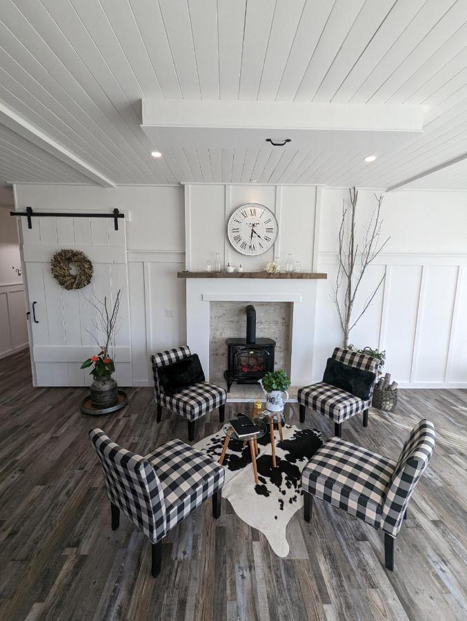 Autumn Lane B&B, Farmhouse Elegance & Stunning Lakeviews Вест-Келовна Екстер'єр фото