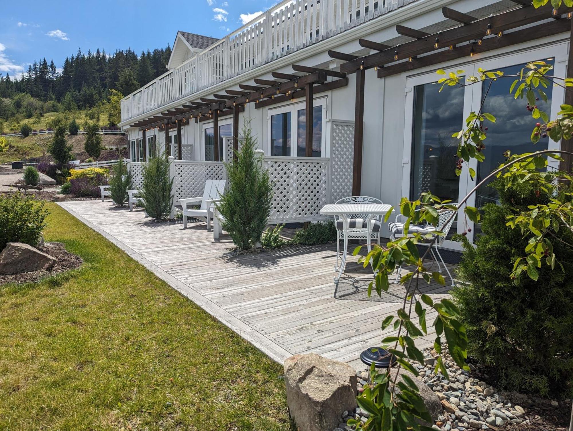 Autumn Lane B&B, Farmhouse Elegance & Stunning Lakeviews Вест-Келовна Екстер'єр фото